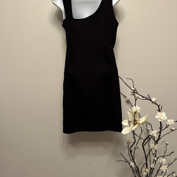 Sexy little black dress by guess - Picture 2 of 3